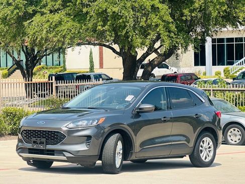 Used 2020 Ford Escape SE FWD image 3