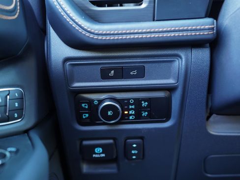 Used 2023 Ford Expedition Platinum image 33