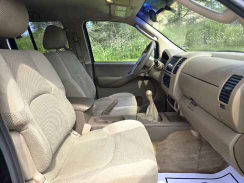 Used 2005 Nissan Frontier SE w/ (P01) Power Pkg AWD/4WD image 17