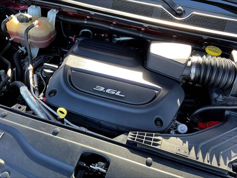 Used 2017 Chrysler Pacifica Touring-L image 32