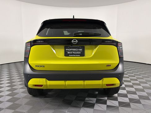 Used 2025 Nissan Kicks SR w/ SR Premium Package FWD image 10