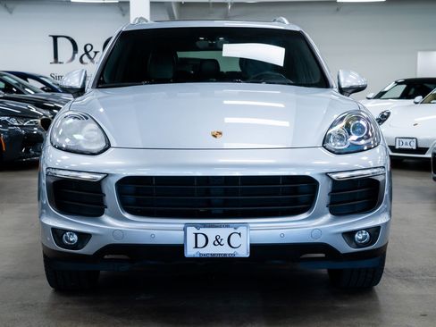 Used 2016 Porsche Cayenne AWD/4WD image 2