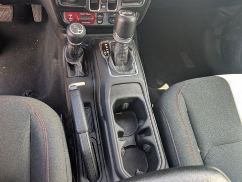 Used 2024 Jeep Wrangler Unlimited Rubicon AWD/4WD image 16