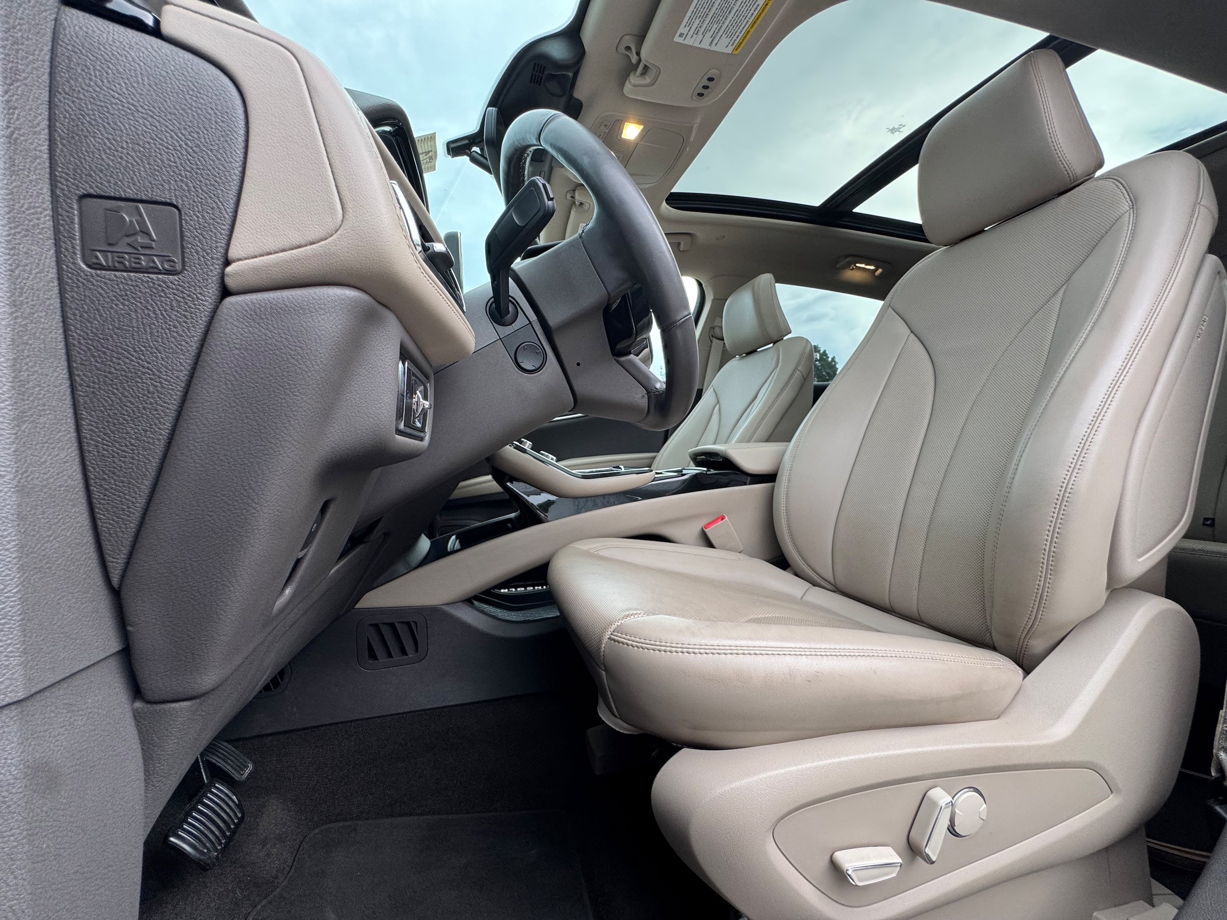 Used 2023 Lincoln Nautilus Reserve AWD/4WD image 11