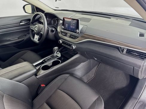 Used 2024 Nissan Altima 2.5 SV FWD image 34