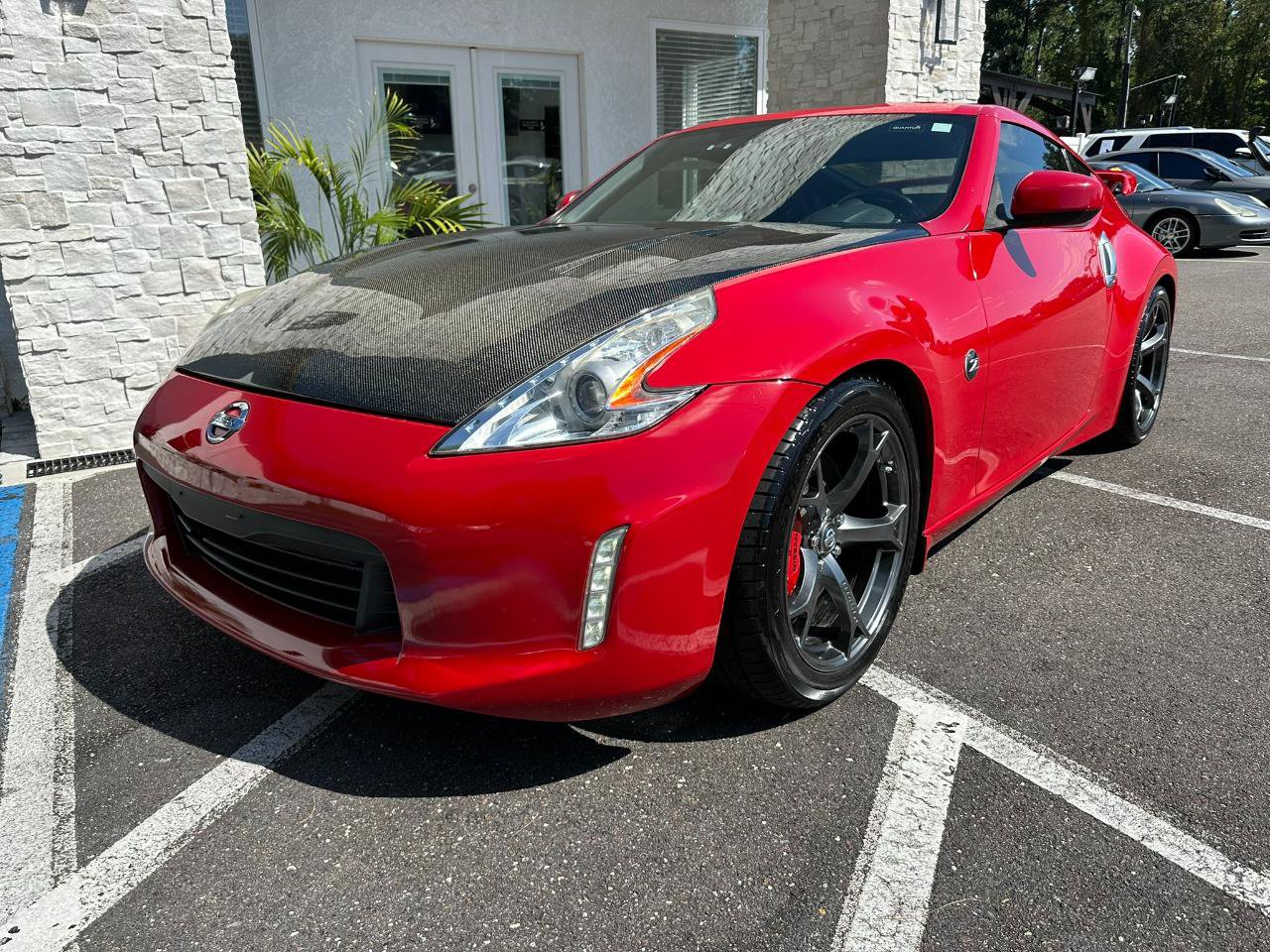 Used 2014 Nissan 370Z Coupe RWD image 3