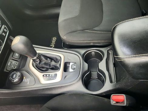 Used 2017 Jeep Cherokee Latitude image 18