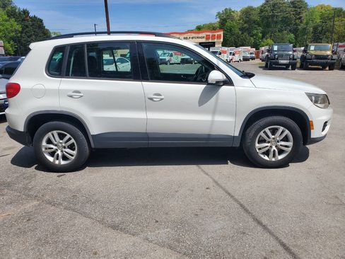Used 2015 Volkswagen Tiguan S image 8