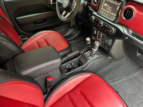 Used 2023 Jeep Wrangler Unlimited Rubicon 4xe AWD/4WD image 16