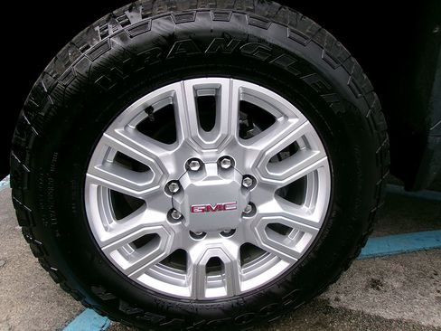 Used 2024 GMC Sierra 2500 SLE w/ SLE Value Package; image 24