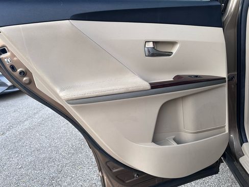 Used 2013 Toyota Venza XLE image 9