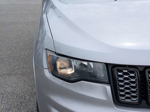 Used 2020 Jeep Grand Cherokee Altitude RWD image 9
