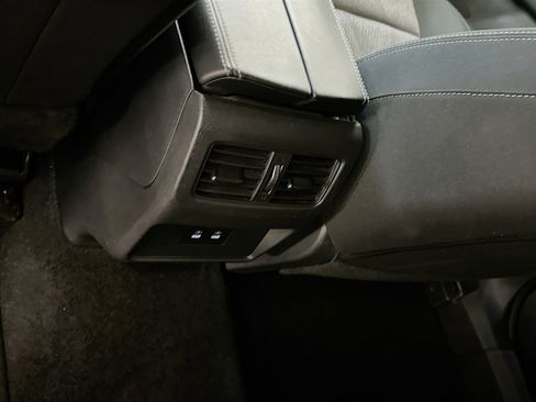 Used 2025 Nissan Rogue SV image 27