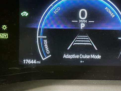 Used 2025 Toyota Camry SE image 19