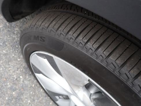 Used 2024 Tesla Model Y Long Range image 14