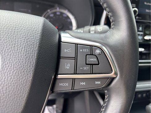 Used 2020 Toyota Highlander LE FWD image 23