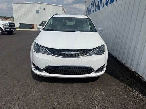 Used 2020 Chrysler Pacifica Touring-L Plus w/ Tire & Wheel Group FWD image 3