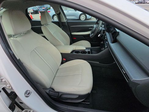 Used 2025 Hyundai Sonata SEL FWD image 12