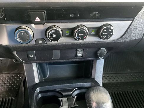 Used 2017 Toyota Tacoma SR5 w/ Tow Package AWD/4WD image 11