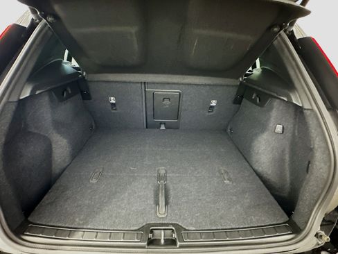Used 2025 Volvo XC40 B5 Plus image 31