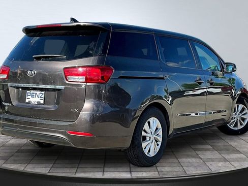 Used 2017 Kia Sedona LX FWD image 6