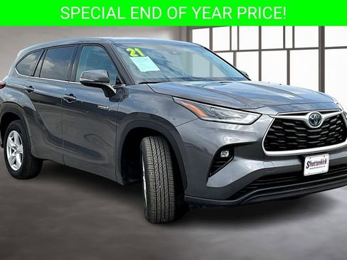 Used 2021 Toyota Highlander LE image 3