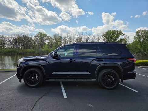 Used 2025 Toyota Sequoia Limited w/ Tow Technology Package AWD/4WD image 11