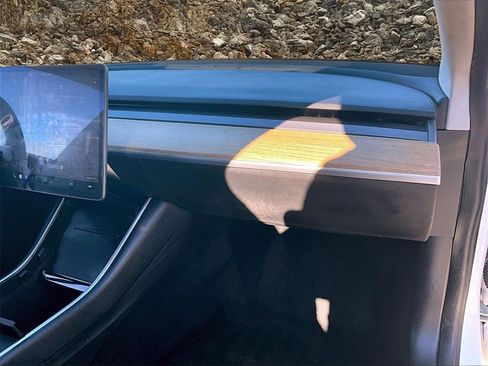 Used 2020 Tesla Model 3 Standard Range image 14