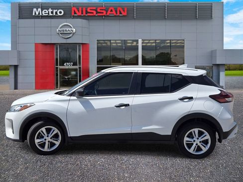 Certified 2025 Nissan Kicks Play S FWD image 3