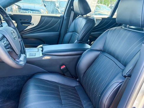 Certified 2025 Lexus LS 500 AWD w/ Luxury Package image 16
