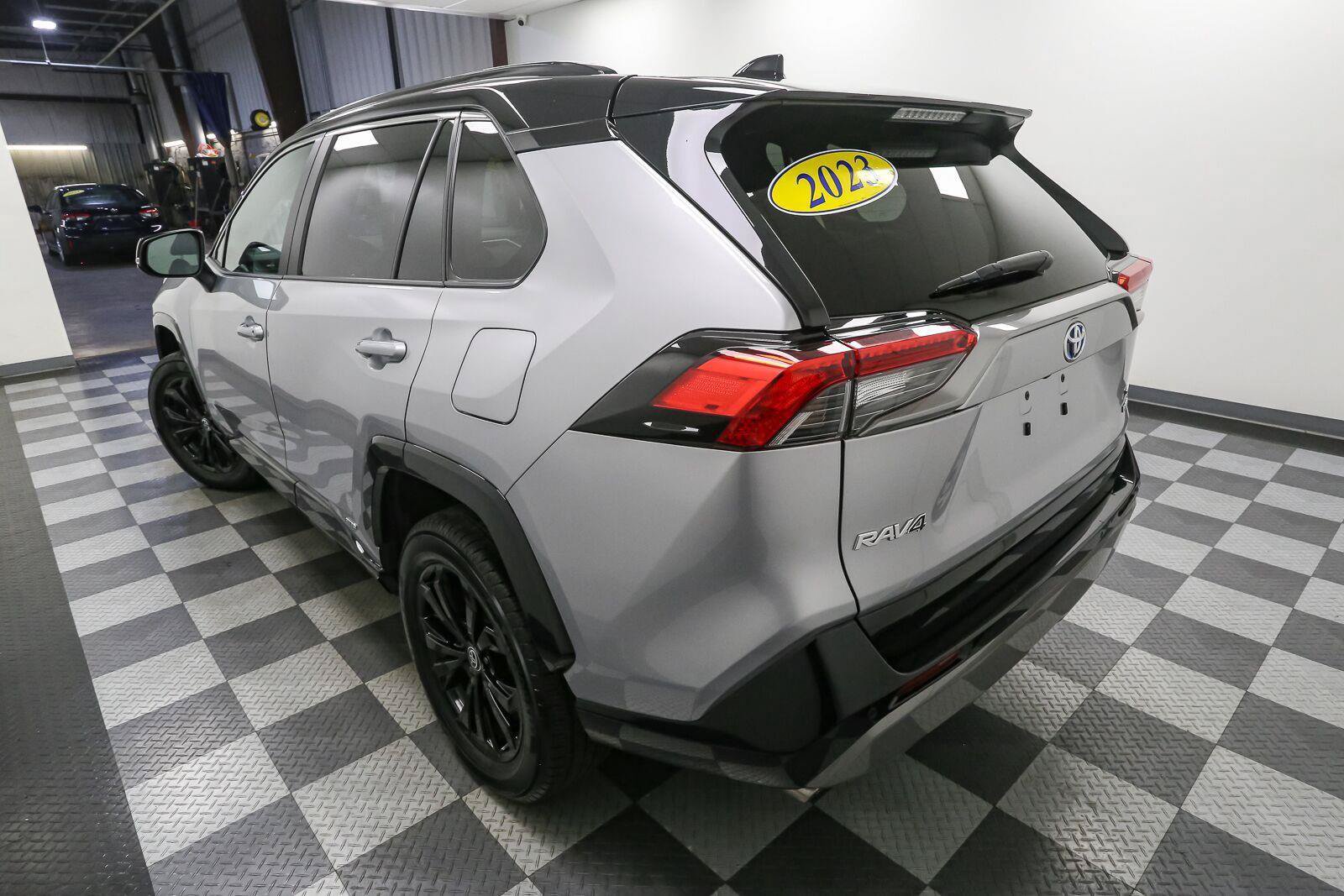 Used 2023 Toyota RAV4 XSE AWD/4WD image 9