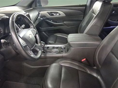 Used 2023 Chevrolet Traverse LT image 9
