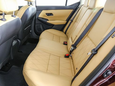 Used 2025 Nissan Sentra SV w/ SV Premium Package image 19