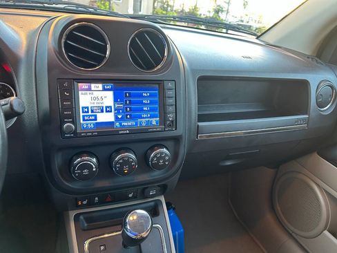 Used 2011 Jeep Compass Limited w/ Sun/Sound Group image 10