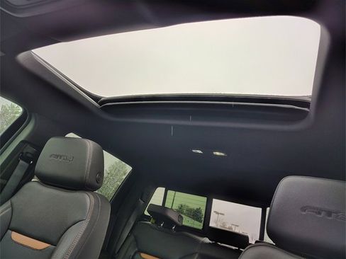 Used 2024 GMC Sierra 1500 AT4 w/ AT4 Preferred Package image 4