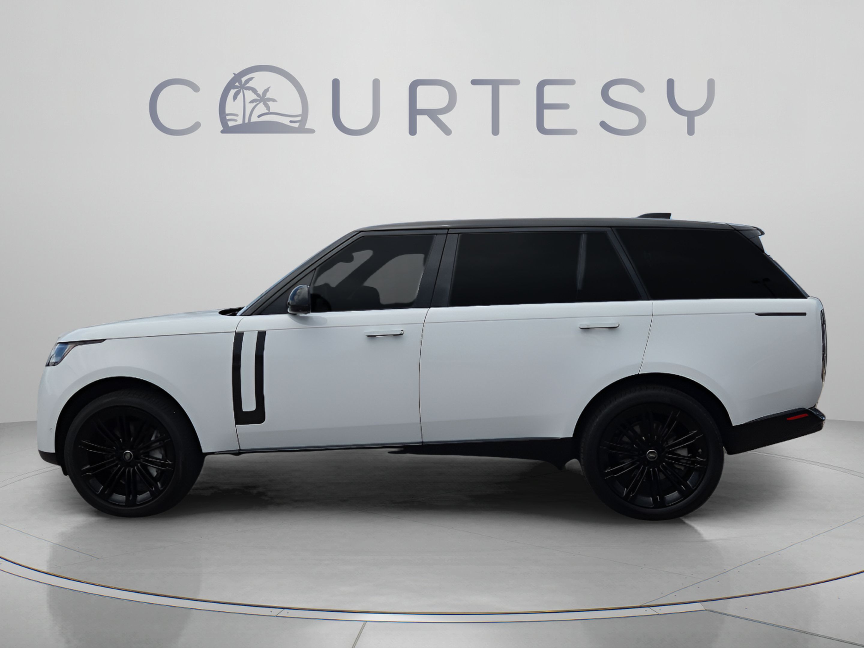 Used 2023 Land Rover Range Rover Long Wheelbase SE AWD/4WD image 2