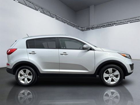 Used 2011 Kia Sportage LX w/ Convenience Pkg FWD image 3