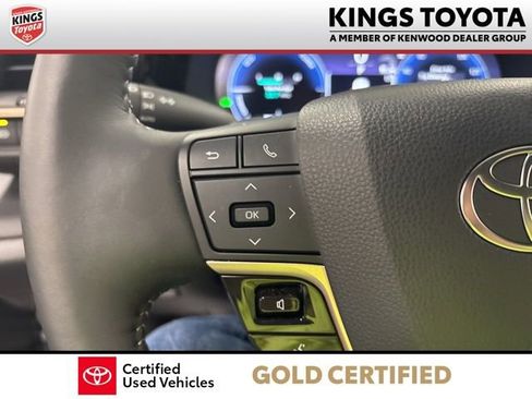 Certified 2025 Toyota Crown Signia image 28