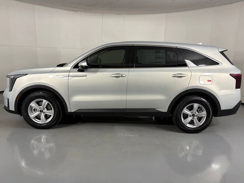 New 2026 Kia Sorento LX FWD image 5