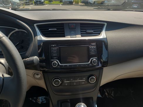 Used 2016 Nissan Sentra SV FWD image 19