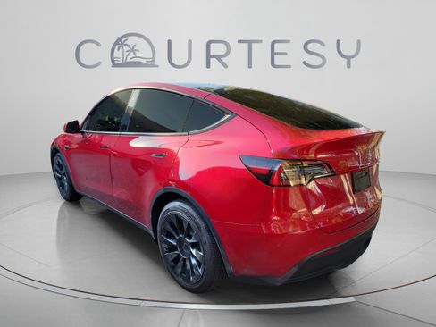 Used 2022 Tesla Model Y Long Range AWD/4WD image 5
