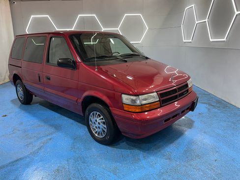 Used 1995 Dodge Caravan Minivan image 54
