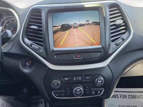 Used 2015 Jeep Cherokee Trailhawk w/ Comfort/Convenience Group AWD/4WD image 23