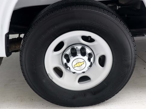 Used 2025 Chevrolet Express 3500 LT w/ LT Preferred Equipment Group RWD image 30