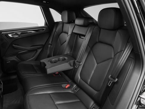 Certified 2025 Porsche Macan image 36