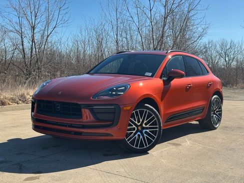 Used 2025 Porsche Macan AWD/4WD image 1