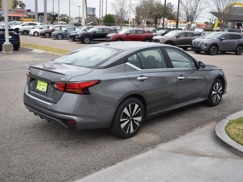 Used 2022 Nissan Altima 2.5 SV FWD image 9