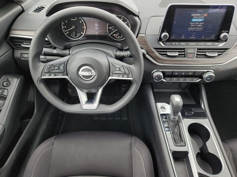 Used 2024 Nissan Altima 2.5 SV FWD image 32