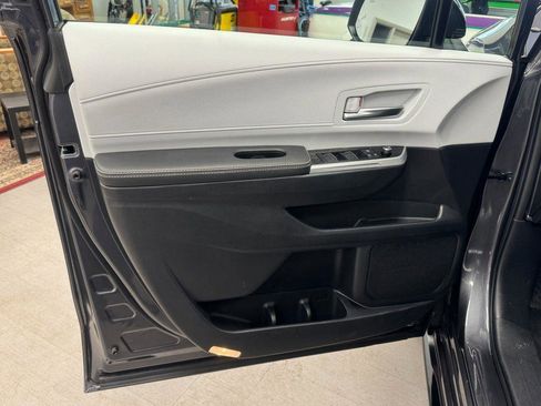 Used 2025 Toyota Sienna XSE image 15