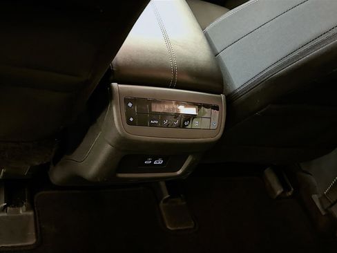 Used 2023 Nissan Pathfinder SV image 27